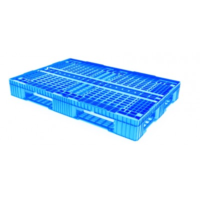 Лёгкий перфорированный пластиковый поддон на трёх полозьях 810х1210х150 мм, голубой